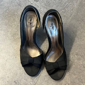 Mossimo black heel with bow
